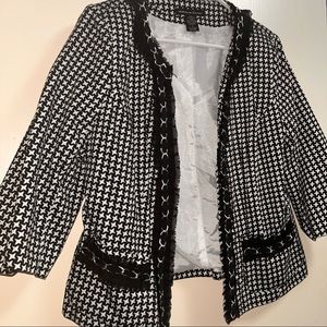 Marina Luna size L black & white Blazer with on small link piece missing. Used 1